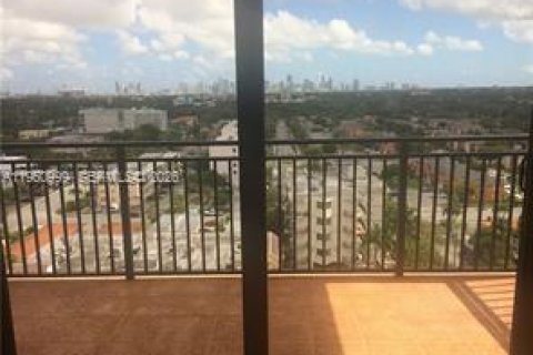 Condominio en alquiler en Coral Gables, Florida, 2 dormitorios, 104.61 m2 № 2021827 - foto 14
