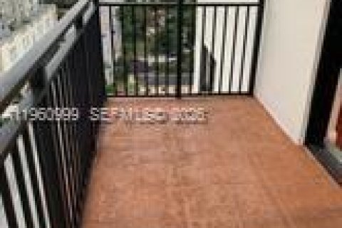 Condominio en alquiler en Coral Gables, Florida, 2 dormitorios, 104.61 m2 № 2021827 - foto 12