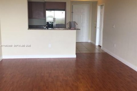 Condominio en alquiler en Coral Gables, Florida, 2 dormitorios, 104.61 m2 № 2021827 - foto 5