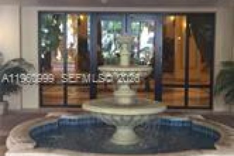 Condominio en alquiler en Coral Gables, Florida, 2 dormitorios, 104.61 m2 № 2021827 - foto 18
