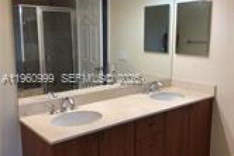 Condominio en alquiler en Coral Gables, Florida, 2 dormitorios, 104.61 m2 № 2021827 - foto 10