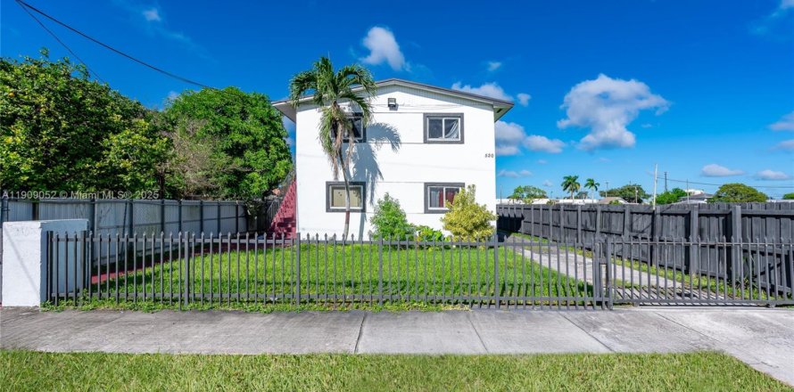 Commercial property in Homestead, Florida 362.97 sq.m. № 1964410