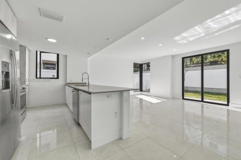 Touwnhouse à vendre à Dania Beach, Floride: 4 chambres, 168.9 m2 № 2051648 - photo 14