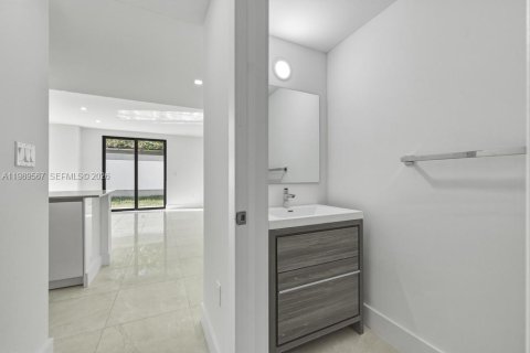 Touwnhouse à vendre à Dania Beach, Floride: 4 chambres, 168.9 m2 № 2051648 - photo 10