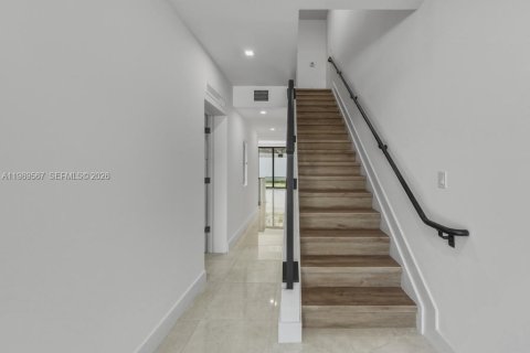 Touwnhouse à vendre à Dania Beach, Floride: 4 chambres, 168.9 m2 № 2051648 - photo 4
