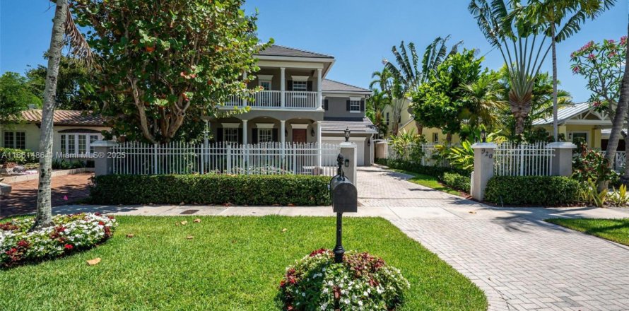 House in Fort Lauderdale, Florida 5 bedrooms, 296.45 sq.m. № 1891378