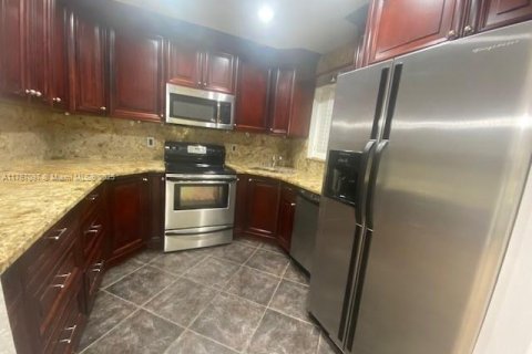 Снять в аренду кондоминиум в Коконат Крик, Флорида 2 спальни, 91.23м2, № 1978736 - фото 3