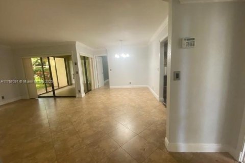 Снять в аренду кондоминиум в Коконат Крик, Флорида 2 спальни, 91.23м2, № 1978736 - фото 7