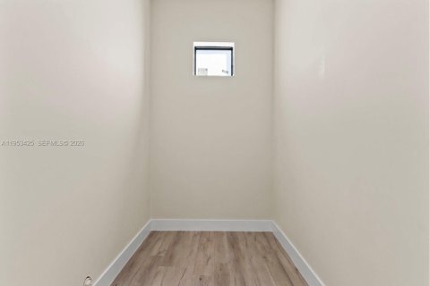 Casa en venta en Miami, Florida, 4 dormitorios, 241.55 m2 № 2007861 - foto 25