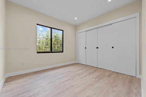 Casa en venta en Miami, Florida, 4 dormitorios, 241.55 m2 № 2007861 - foto 21