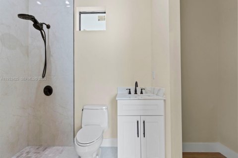 Casa en venta en Miami, Florida, 4 dormitorios, 241.55 m2 № 2007861 - foto 15