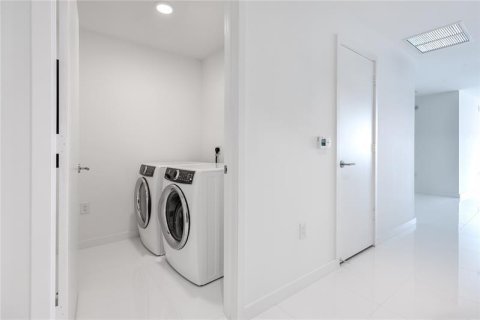 Condo in Miami, Florida, 3 bedrooms  № 2174177 - photo 23