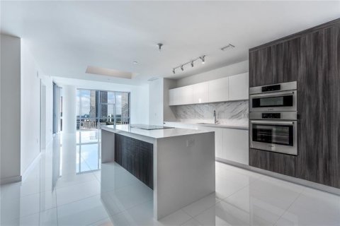 Condo in Miami, Florida, 3 bedrooms № 2174177