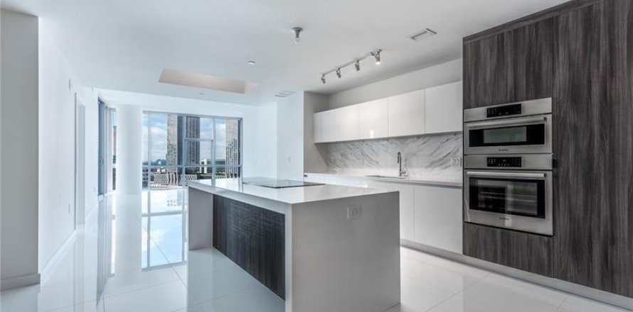 Condo in Miami, Florida, 3 bedrooms  № 2174177