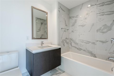Condo in Miami, Florida, 3 bedrooms  № 2174177 - photo 13