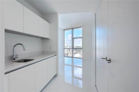 Condo in Miami, Florida, 3 bedrooms  № 2174177 - photo 19