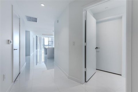 Condo in Miami, Florida, 3 bedrooms  № 2174177 - photo 15