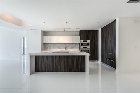 Condo in Miami, Florida, 3 bedrooms  № 2174177 - photo 2