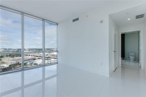 Condo in Miami, Florida, 3 bedrooms  № 2174177 - photo 8