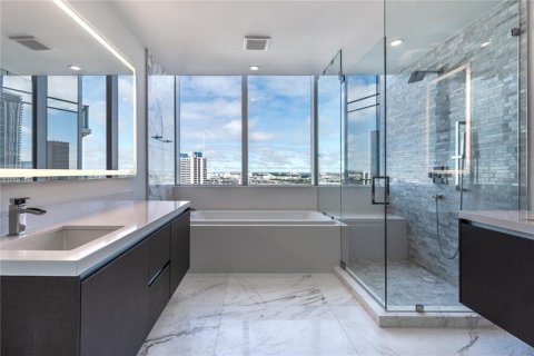 Condo in Miami, Florida, 3 bedrooms  № 2174177 - photo 9