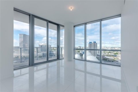 Condo in Miami, Florida, 3 bedrooms  № 2174177 - photo 7
