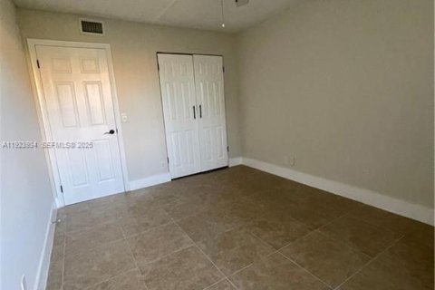 Condominio en alquiler en Coral Springs, Florida, 3 dormitorios, 108.32 m2 № 1982336 - foto 9