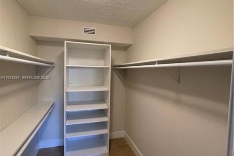 Condominio en alquiler en Coral Springs, Florida, 3 dormitorios, 108.32 m2 № 1982336 - foto 8