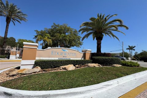 Condominio en Coral Springs, Florida, 3 dormitorios  № 1982336