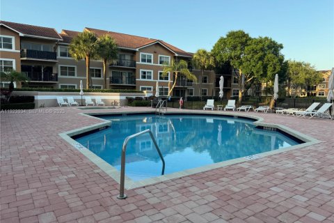 Condominio en alquiler en Coral Springs, Florida, 3 dormitorios, 108.32 m2 № 1982336 - foto 16