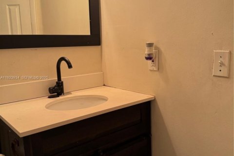 Condominio en alquiler en Coral Springs, Florida, 3 dormitorios, 108.32 m2 № 1982336 - foto 15