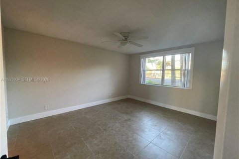 Condominio en alquiler en Coral Springs, Florida, 3 dormitorios, 108.32 m2 № 1982336 - foto 10