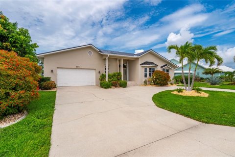Villa ou maison à vendre à Punta Gorda, Floride: 3 chambres, 245.45 m2 № 2285625 - photo 3