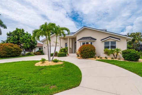 Villa ou maison à vendre à Punta Gorda, Floride: 3 chambres, 245.45 m2 № 2285625 - photo 5