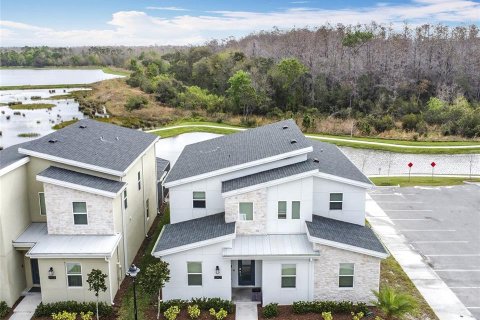 Propiedad comercial en venta en Kissimmee, Florida, 9 dormitorios, 371.05 m2 № 1773734 - foto 1