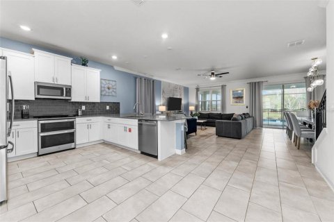 Propiedad comercial en venta en Kissimmee, Florida, 9 dormitorios, 371.05 m2 № 1773734 - foto 25