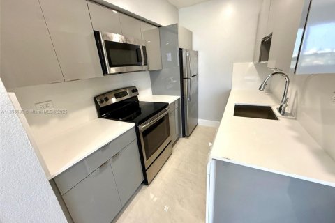 Condominio en alquiler en Miami Beach, Florida, 46.17 m2 № 1878689 - foto 11