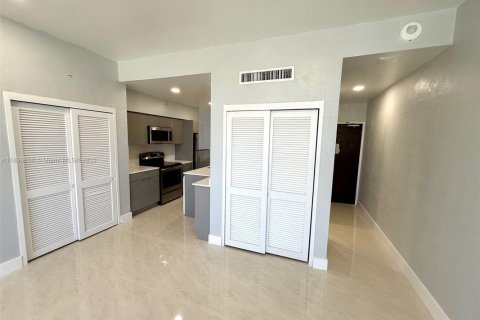 Condominio en alquiler en Miami Beach, Florida, 46.17 m2 № 1878689 - foto 5