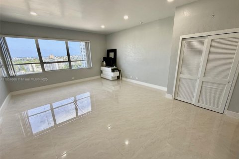 Condominio en alquiler en Miami Beach, Florida, 46.17 m2 № 1878689 - foto 13