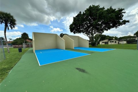 Townhouse in Miami, Florida 2 bedrooms, 116.41 sq.m. № 2392680 - photo 13