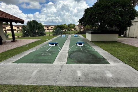 Townhouse in Miami, Florida 2 bedrooms, 116.41 sq.m. № 2392680 - photo 16
