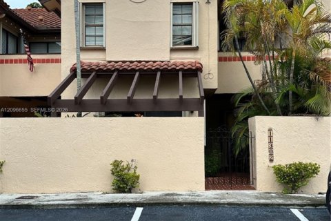 Townhouse in Miami, Florida 2 bedrooms, 116.41 sq.m. № 2392680