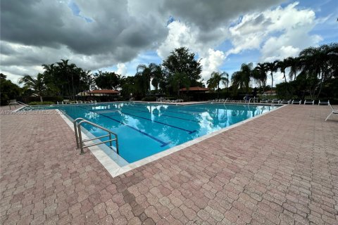 Townhouse in Miami, Florida 2 bedrooms, 116.41 sq.m. № 2392680 - photo 12