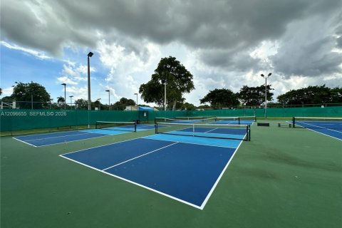 Townhouse in Miami, Florida 2 bedrooms, 116.41 sq.m. № 2392680 - photo 14