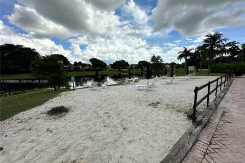Townhouse in Miami, Florida 2 bedrooms, 116.41 sq.m. № 2392680 - photo 11