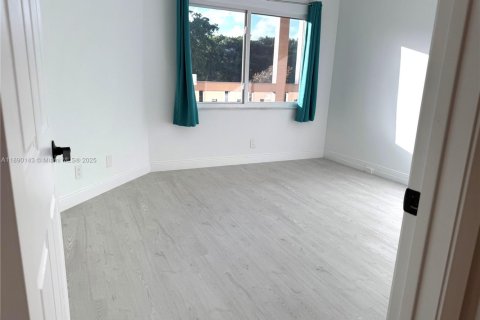 Condominio en venta en Coconut Creek, Florida, 2 dormitorios, 125.05 m2 № 1943291 - foto 18
