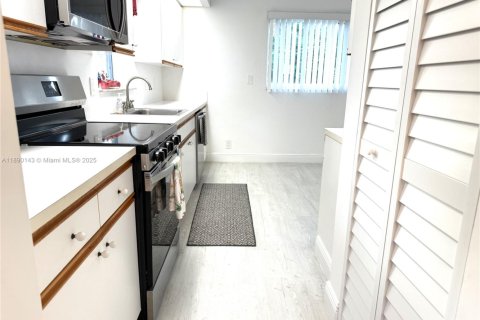 Condominio en venta en Coconut Creek, Florida, 2 dormitorios, 125.05 m2 № 1943291 - foto 14