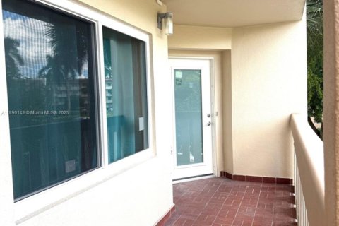 Condominio en venta en Coconut Creek, Florida, 2 dormitorios, 125.05 m2 № 1943291 - foto 2