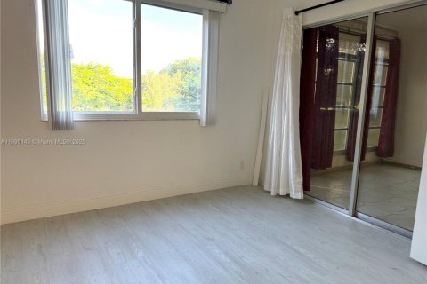 Condominio en venta en Coconut Creek, Florida, 2 dormitorios, 125.05 m2 № 1943291 - foto 23