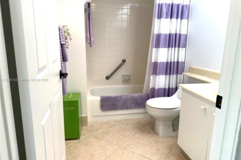 Condominio en venta en Coconut Creek, Florida, 2 dormitorios, 125.05 m2 № 1943291 - foto 17
