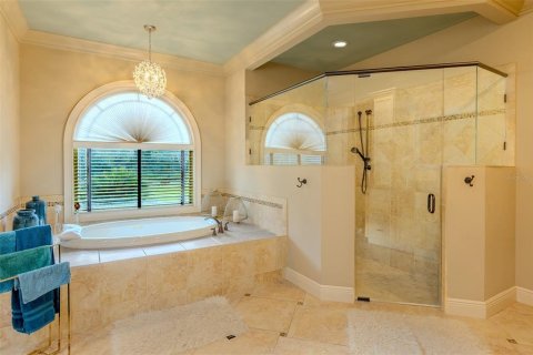 House in Gainesville, Florida 4 bedrooms, 363.34 sq.m. № 2304714 - photo 9